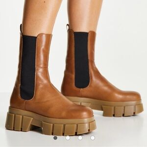 Women’s Leather Chelsea Boots